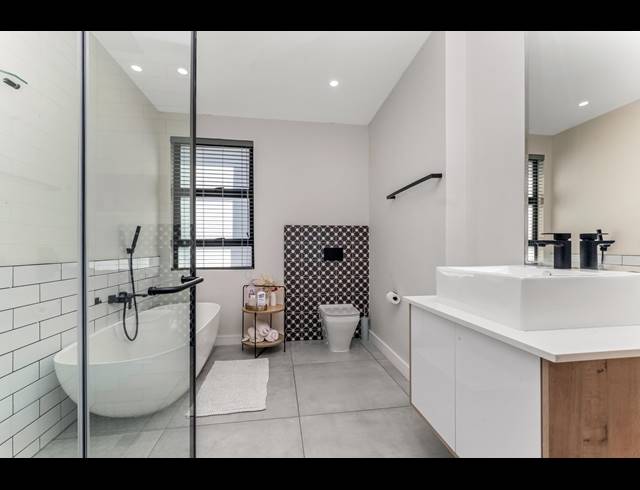 4 BEDROOM HOUSE FOR SALE IN HELDERFONTEIN ESTATE